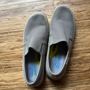 Men’s Brad new slip on sketchers. Tan size 12.
Memory foam